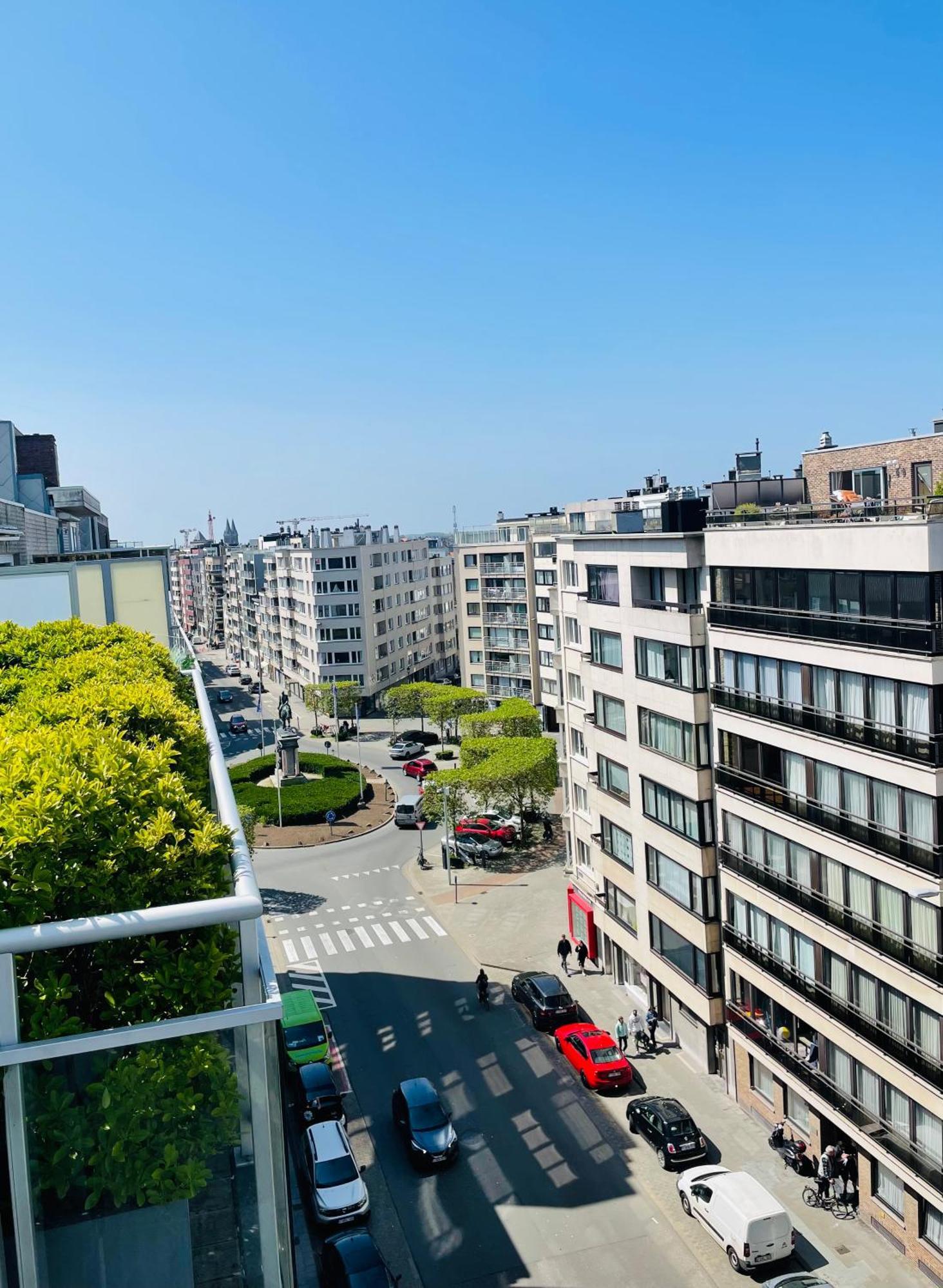 Familial, Lumineux Avec Parking & Terrasse
