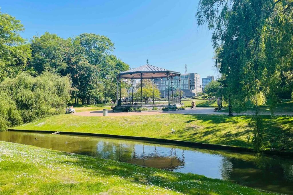 Familial, Lumineux Avec Parking & Terrasse *